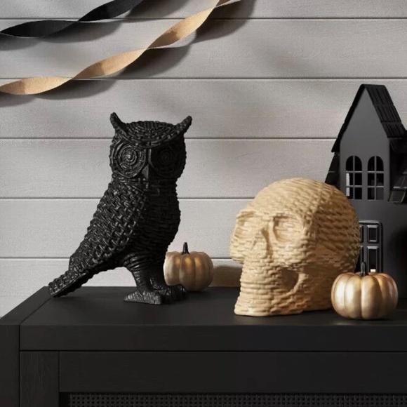 9" Black Owl Plastic Halloween Decor - Hyde & EEK! - Picture 2 of 10